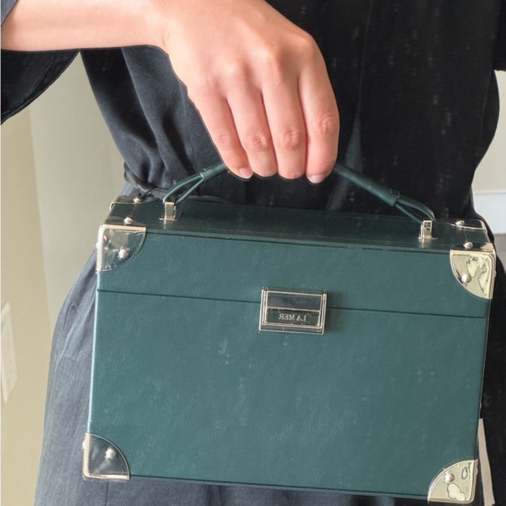 La Mer Green Box Handbag or traveling cosmetic case new in box 🗃️